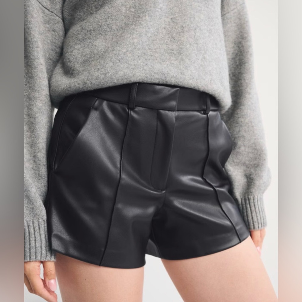 New Abercrombie & Fitch Vegan Leather Shorts in Black Size 29